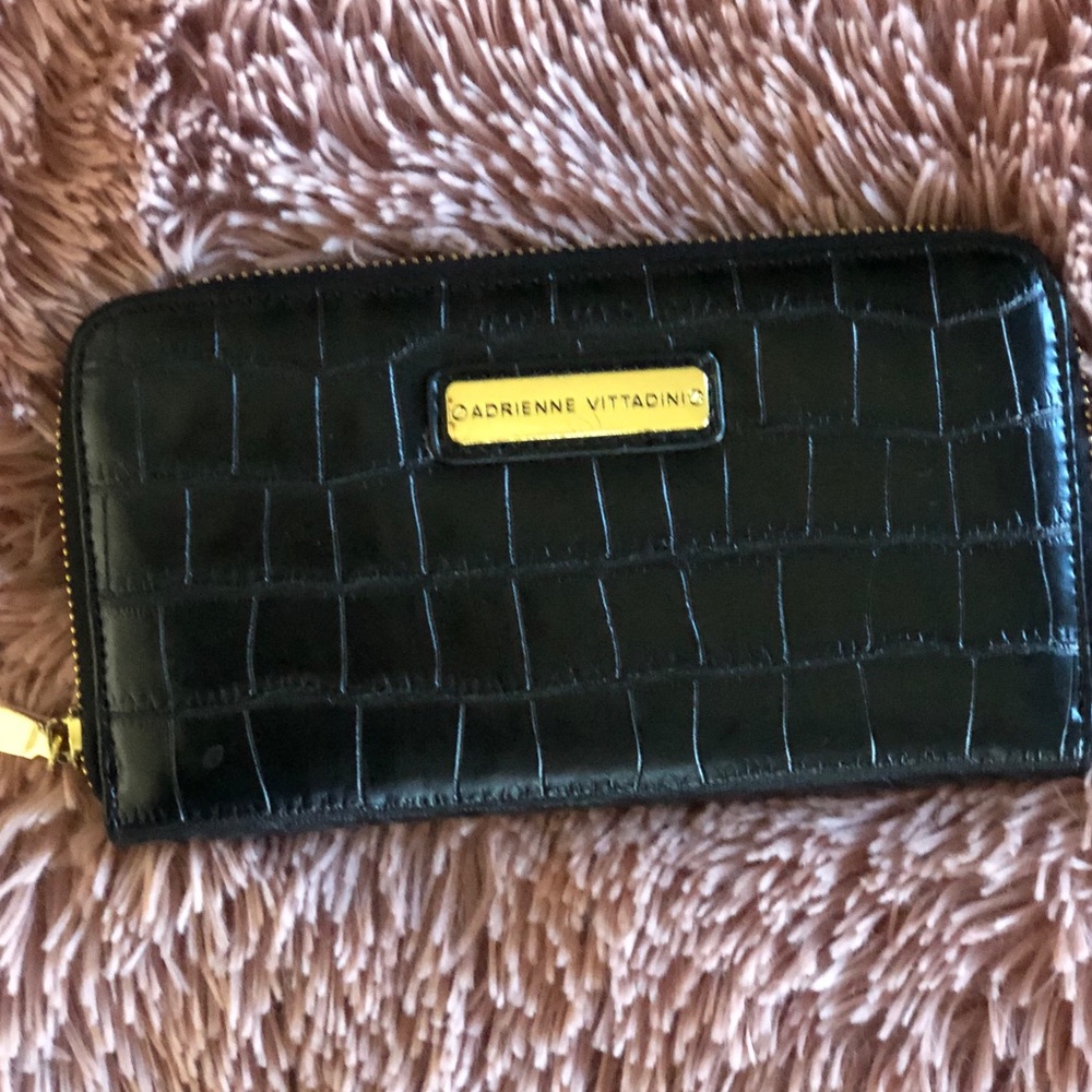 Wallet Adrienne Vittadini
